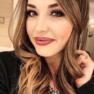 Meet your Posher, Cassandra